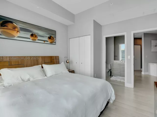 3-bedroom condo for sale in Miami - 1300 S Miami Ave PH5001 - MondialRealty