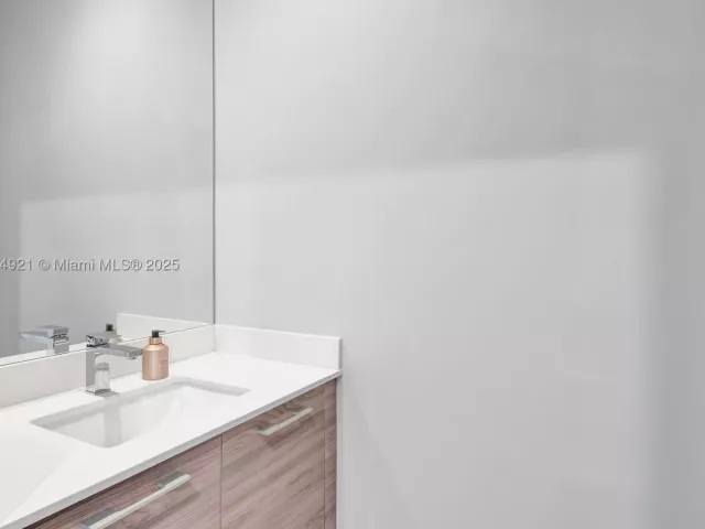 3-bedroom condo for sale in Miami - 1300 S Miami Ave PH5001 - MondialRealty