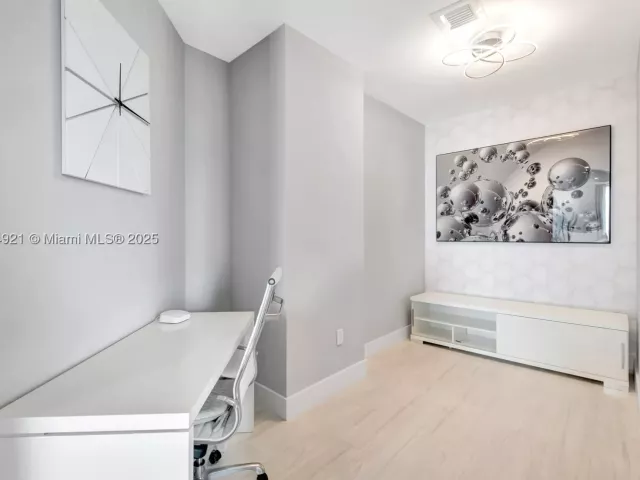 3-bedroom condo for sale in Miami - 1300 S Miami Ave PH5001 - MondialRealty