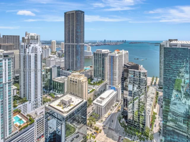 3-bedroom condo for sale in Miami - 1300 S Miami Ave PH5001 - MondialRealty