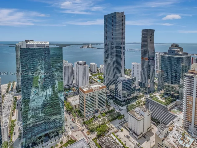 3-bedroom condo for sale in Miami - 1300 S Miami Ave PH5001 - MondialRealty