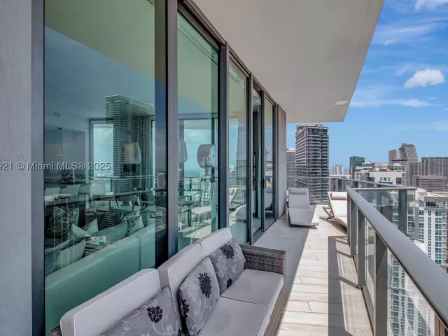 3-bedroom condo for sale in Miami - 1300 S Miami Ave PH5001 - MondialRealty