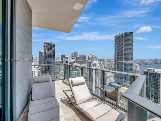 3-bedroom condo for sale in Miami - 1300 S Miami Ave PH5001 - MondialRealty