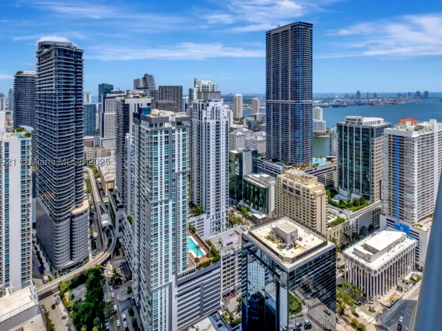 3-bedroom condo for sale in Miami - 1300 S Miami Ave PH5001 - MondialRealty