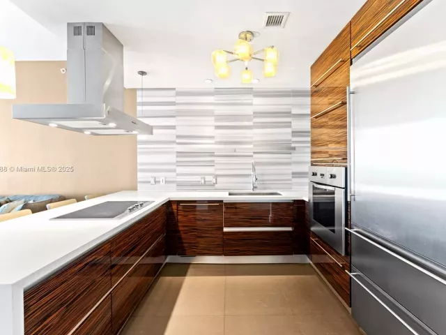 2-bedroom condo for sale in Miami - 1100 Biscayne Blvd 4502 - MondialRealty