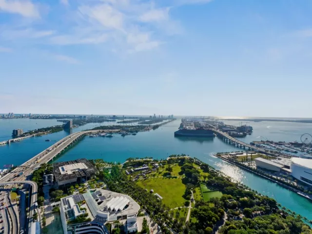 2-bedroom condo for sale in Miami - 1100 Biscayne Blvd 4502 - MondialRealty