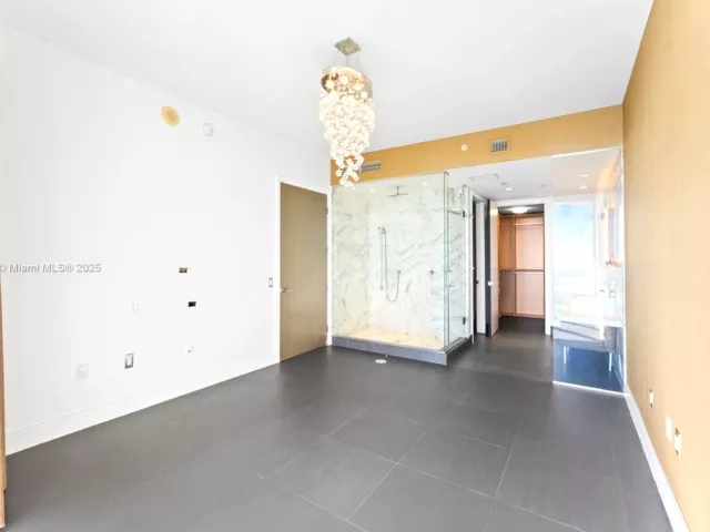 2-bedroom condo for sale in Miami - 1100 Biscayne Blvd 4502 - MondialRealty