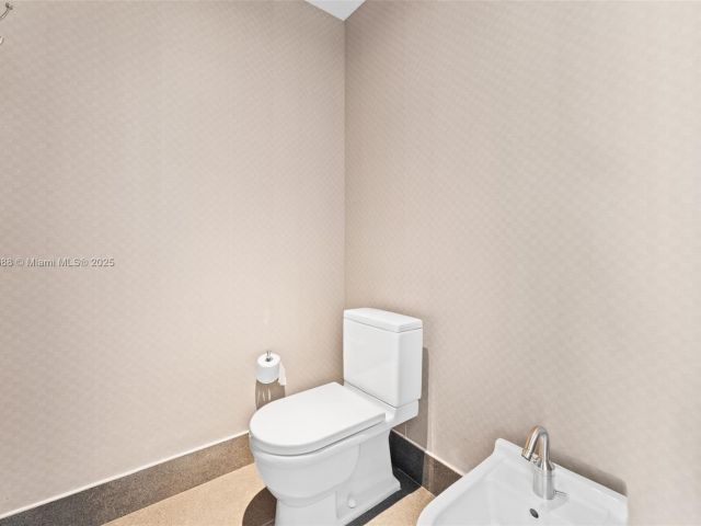 Apartment for sale  Unit #4502 - photo 6804505