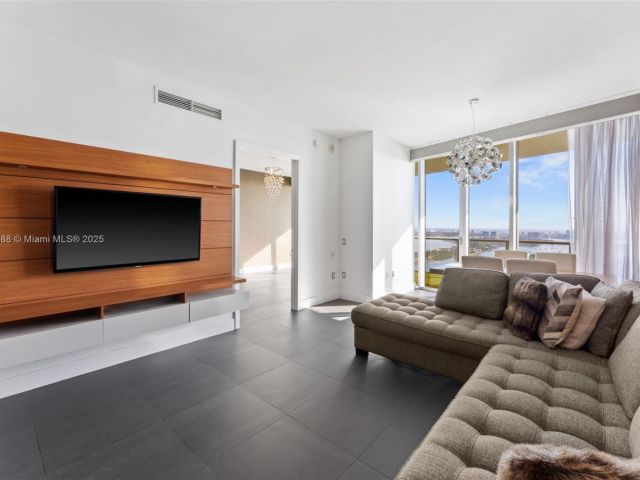 Apartment for sale  Unit #4502 - photo 6804517