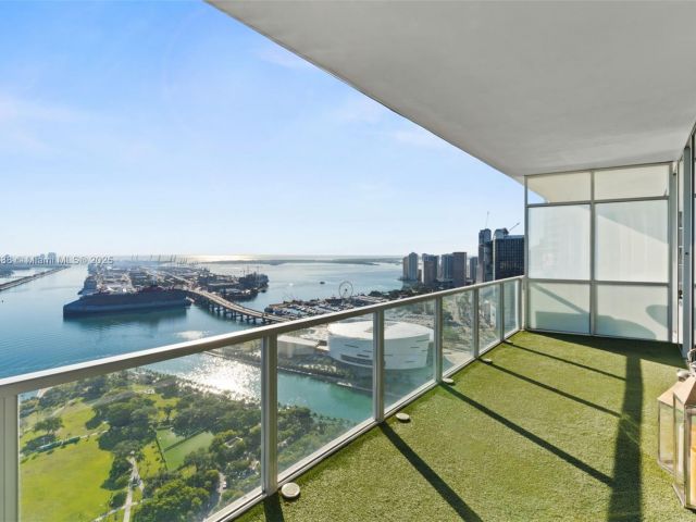 Apartment for sale  Unit #4502 - photo 6804521