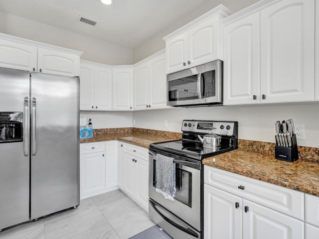 Home for rent at 3600 NW 5th Terrace - photo 6808858