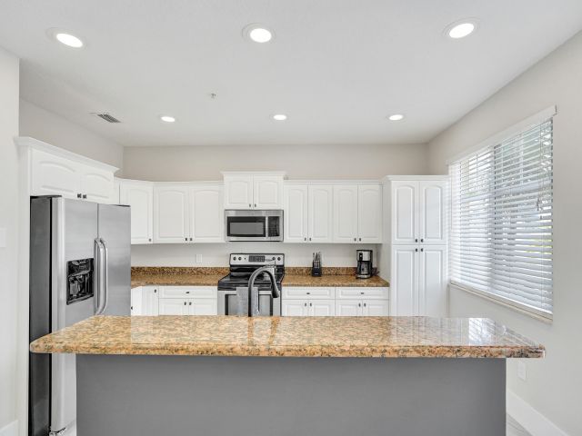 Home for rent at 3600 NW 5th Terrace - photo 6808862