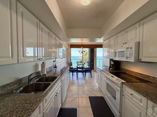2-bedroom condo for rent in Sunny Isles Beach - 16711 Collins Ave 410 - MondialRealty
