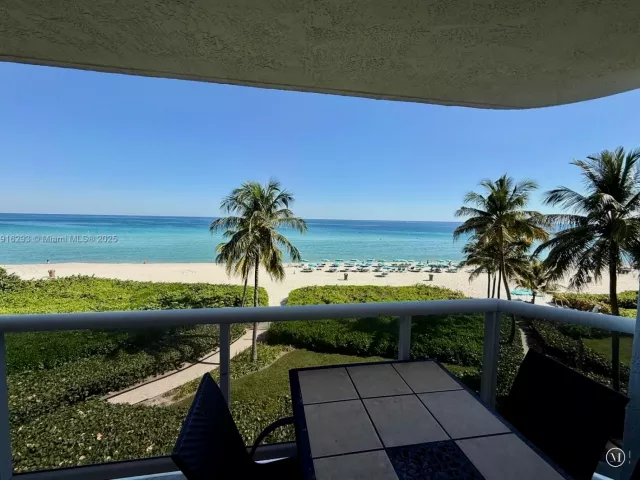 2-bedroom condo for rent in Sunny Isles Beach - 16711 Collins Ave 410 - MondialRealty