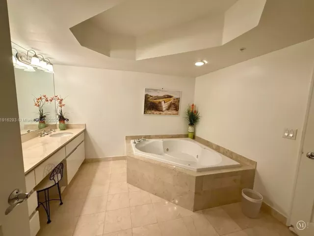 2-bedroom condo for rent in Sunny Isles Beach - 16711 Collins Ave 410 - MondialRealty