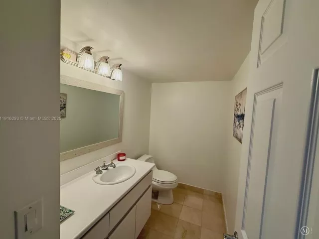 2-bedroom condo for rent in Sunny Isles Beach - 16711 Collins Ave 410 - MondialRealty