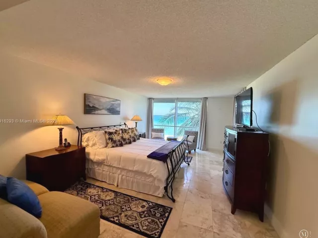 2-bedroom condo for rent in Sunny Isles Beach - 16711 Collins Ave 410 - MondialRealty