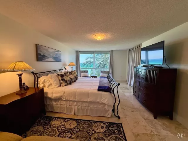 2-bedroom condo for rent in Sunny Isles Beach - 16711 Collins Ave 410 - MondialRealty