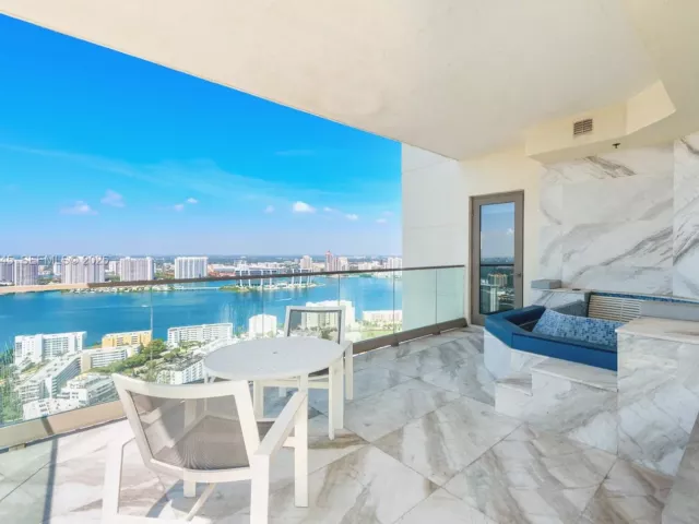 3-bedroom condo for sale in Sunny Isles Beach - 17901 Collins Ave 3406 - MondialRealty