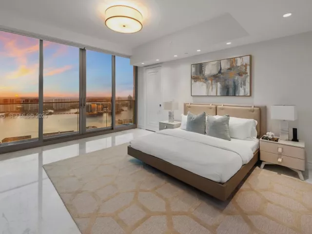 3-bedroom condo for sale in Sunny Isles Beach - 17901 Collins Ave 3406 - MondialRealty