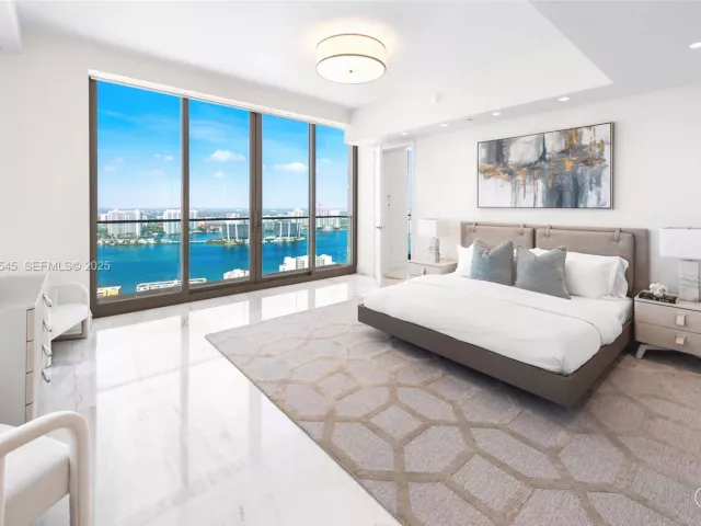 3-bedroom condo for sale in Sunny Isles Beach - 17901 Collins Ave 3406 - MondialRealty