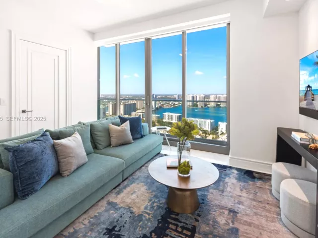 3-bedroom condo for sale in Sunny Isles Beach - 17901 Collins Ave 3406 - MondialRealty