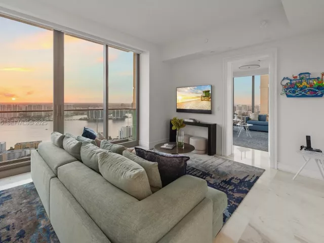 3-bedroom condo for sale in Sunny Isles Beach - 17901 Collins Ave 3406 - MondialRealty