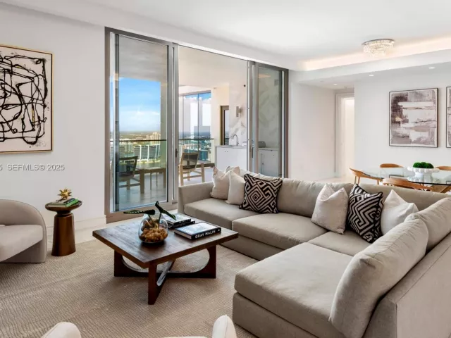 3-bedroom condo for sale in Sunny Isles Beach - 17901 Collins Ave 3406 - MondialRealty