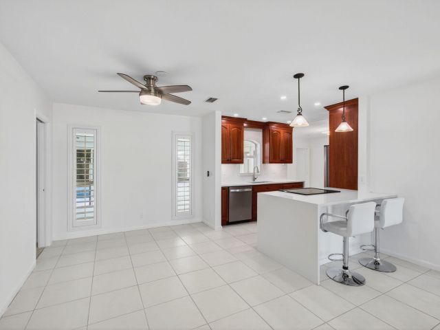 Home for rent at 699 NW 16th Avenue - photo 6808956