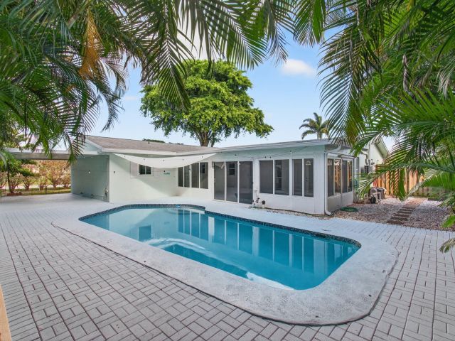 Home for rent at 699 NW 16th Avenue - photo 6808963