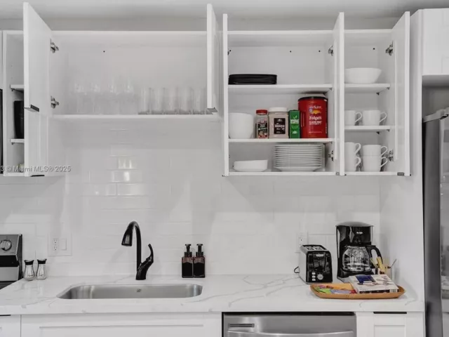 3-bedroom home for rent in Pompano Beach - 1573 NE 30th Ct - MondialRealty