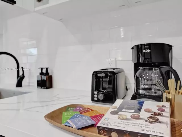 3-bedroom home for rent in Pompano Beach - 1573 NE 30th Ct - MondialRealty