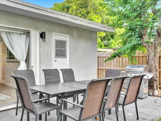 3-bedroom home for rent in Pompano Beach - 1573 NE 30th Ct - MondialRealty