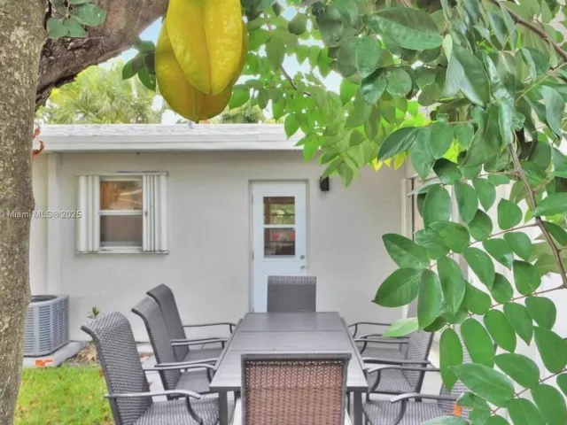 3-bedroom home for rent in Pompano Beach - 1573 NE 30th Ct - MondialRealty