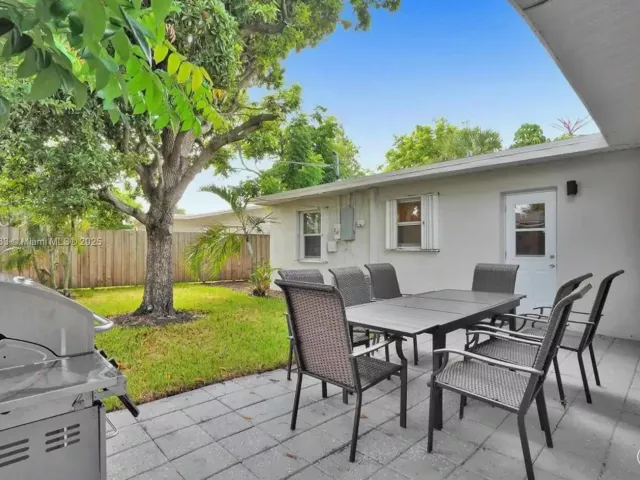 3-bedroom home for rent in Pompano Beach - 1573 NE 30th Ct - MondialRealty