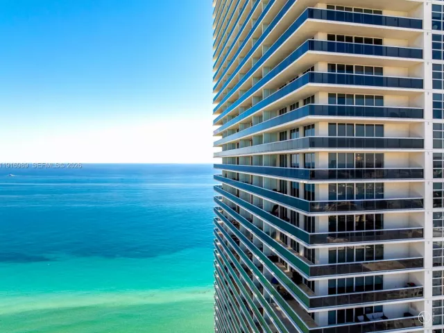 2-bedroom condo for sale in Hallandale Beach - 1830 S Ocean Dr 3708 - MondialRealty