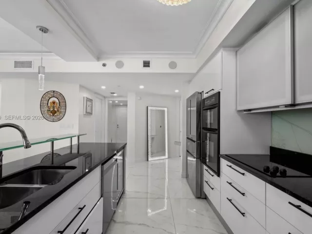 2-bedroom condo for sale in Hallandale Beach - 1830 S Ocean Dr 3708 - MondialRealty