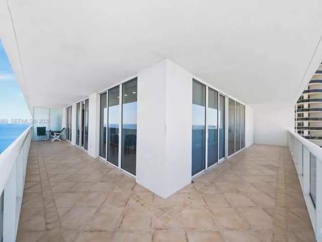 2-bedroom condo for sale in Hallandale Beach - 1830 S Ocean Dr 3708 - MondialRealty