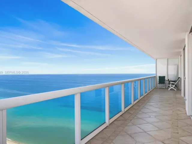 2-bedroom condo for sale in Hallandale Beach - 1830 S Ocean Dr 3708 - MondialRealty