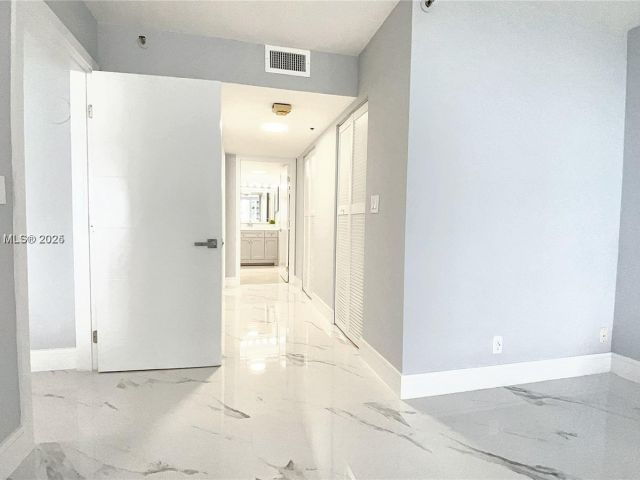 Apartment for rent  Unit #A-1950 - photo 6809731