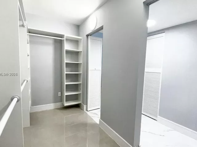 1-bedroom condo for rent in Miami - 1717 N Bayshore Dr A-1950 - MondialRealty