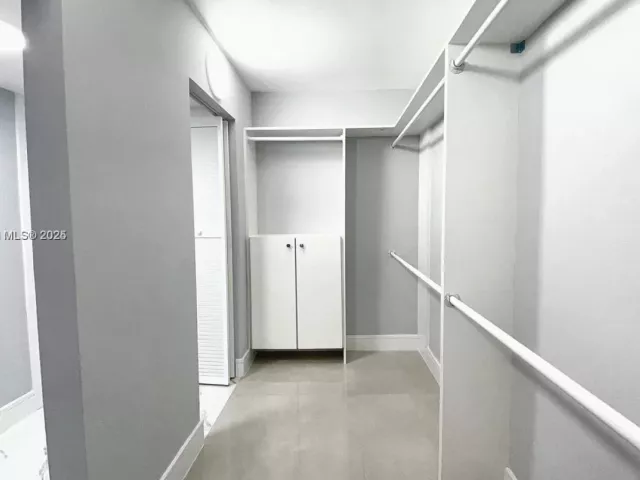 1-bedroom condo for rent in Miami - 1717 N Bayshore Dr A-1950 - MondialRealty