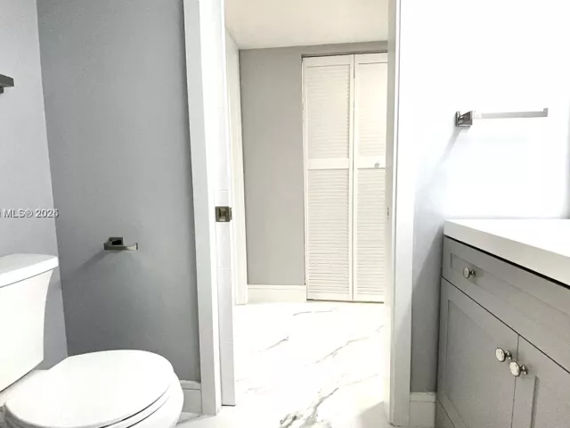 1-bedroom condo for rent in Miami - 1717 N Bayshore Dr A-1950 - MondialRealty