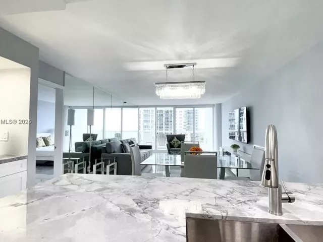1-bedroom condo for rent in Miami - 1717 N Bayshore Dr A-1950 - MondialRealty