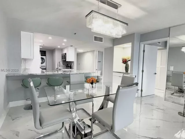 1-bedroom condo for rent in Miami - 1717 N Bayshore Dr A-1950 - MondialRealty
