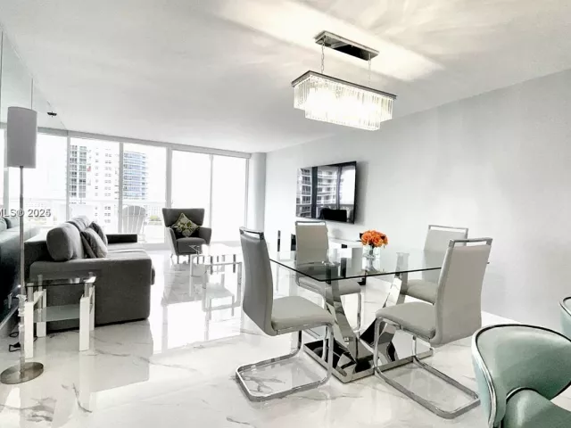 1-bedroom condo for rent in Miami - 1717 N Bayshore Dr A-1950 - MondialRealty
