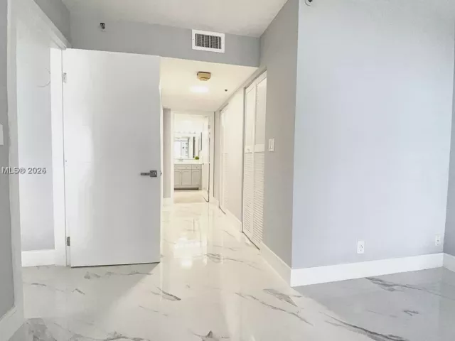 1-bedroom condo for rent in Miami - 1717 N Bayshore Dr A-1950 - MondialRealty