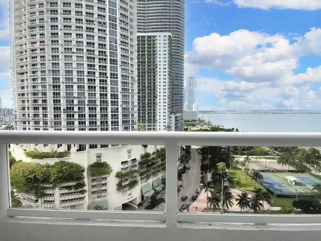 1-bedroom condo for rent in Miami - 1717 N Bayshore Dr A-1950 - MondialRealty
