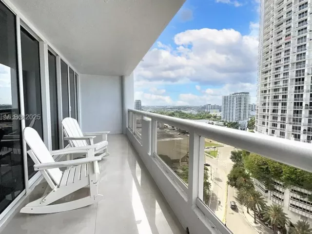 1-bedroom condo for rent in Miami - 1717 N Bayshore Dr A-1950 - MondialRealty