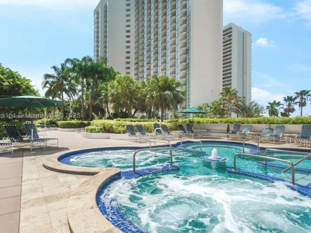 1-bedroom condo for rent in Miami - 1717 N Bayshore Dr A-1950 - MondialRealty